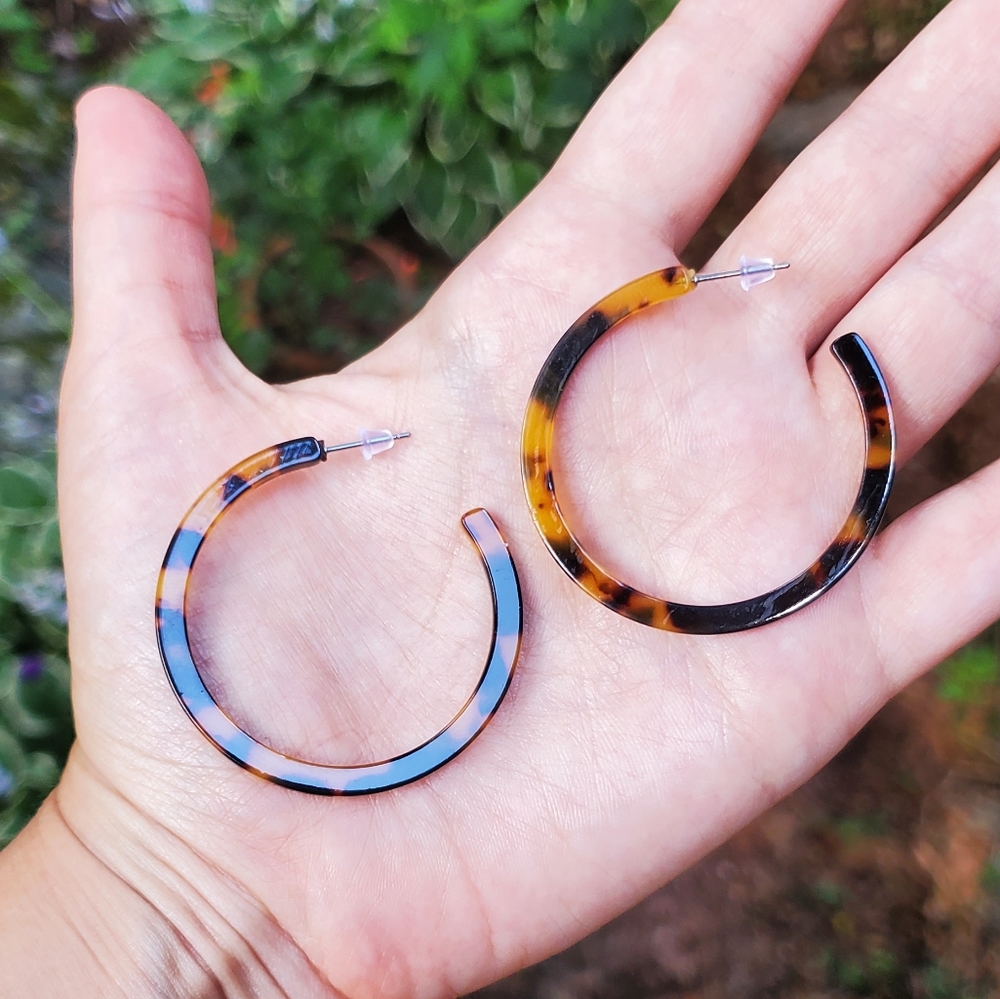 NWOT 43mm Tortoise Shell Acrylic Hoop Earr… - Picture 6 of 8